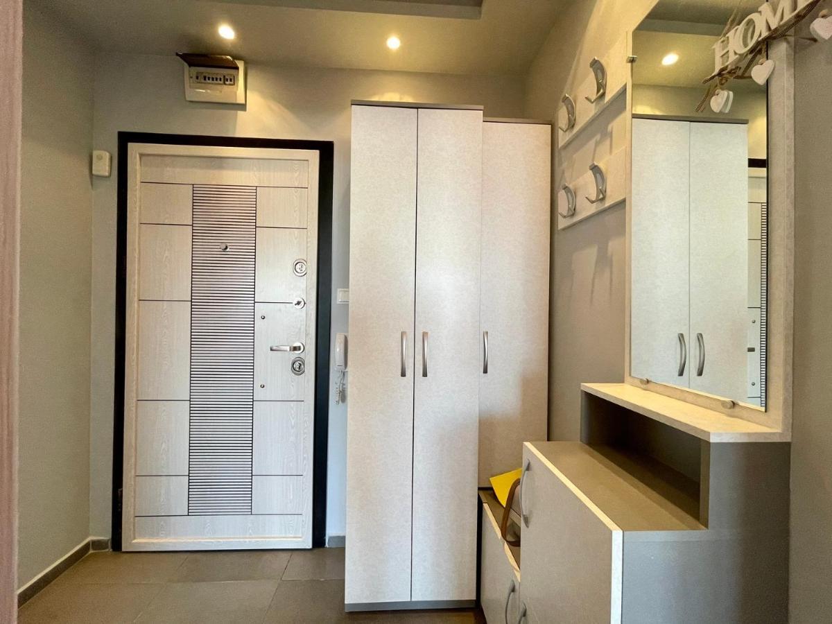 Апартамент Чаролит / Apartment Charoite Burgas Ngoại thất bức ảnh