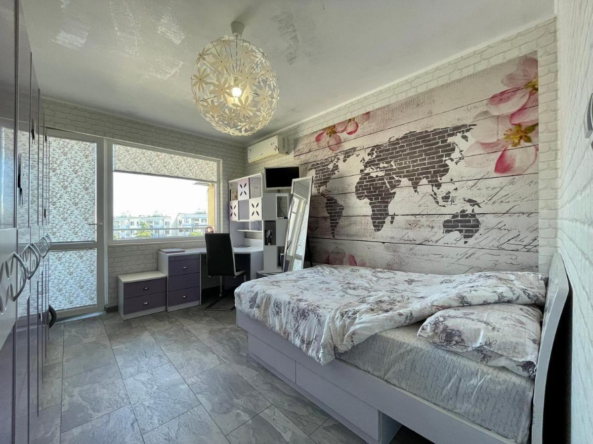 Апартамент Чаролит / Apartment Charoite Burgas Ngoại thất bức ảnh